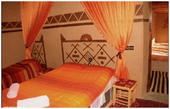 Chambres dans un hôtel désert à Ouzina