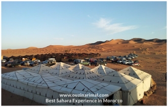 Camp du désert situé dans le désert d'Ouzina