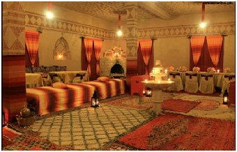 Chambres dans un hôtel désert à Ouzina